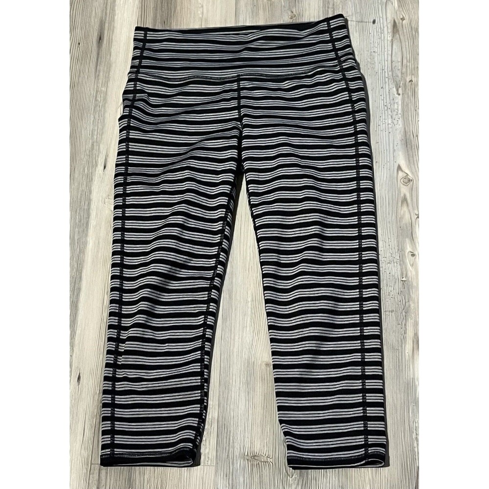 Athleta Women Stripes Chaturanga Capri Leggings 591368 Poly Grey Black Size M